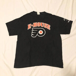 Philadelphia Flyers Hockey T Shirt Mens  Size LG Eddington House Hanes Beefy